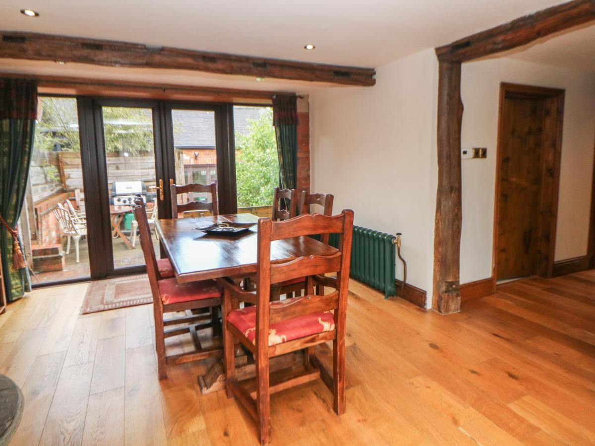 The Haybarn Villa Lichfield Exterior photo