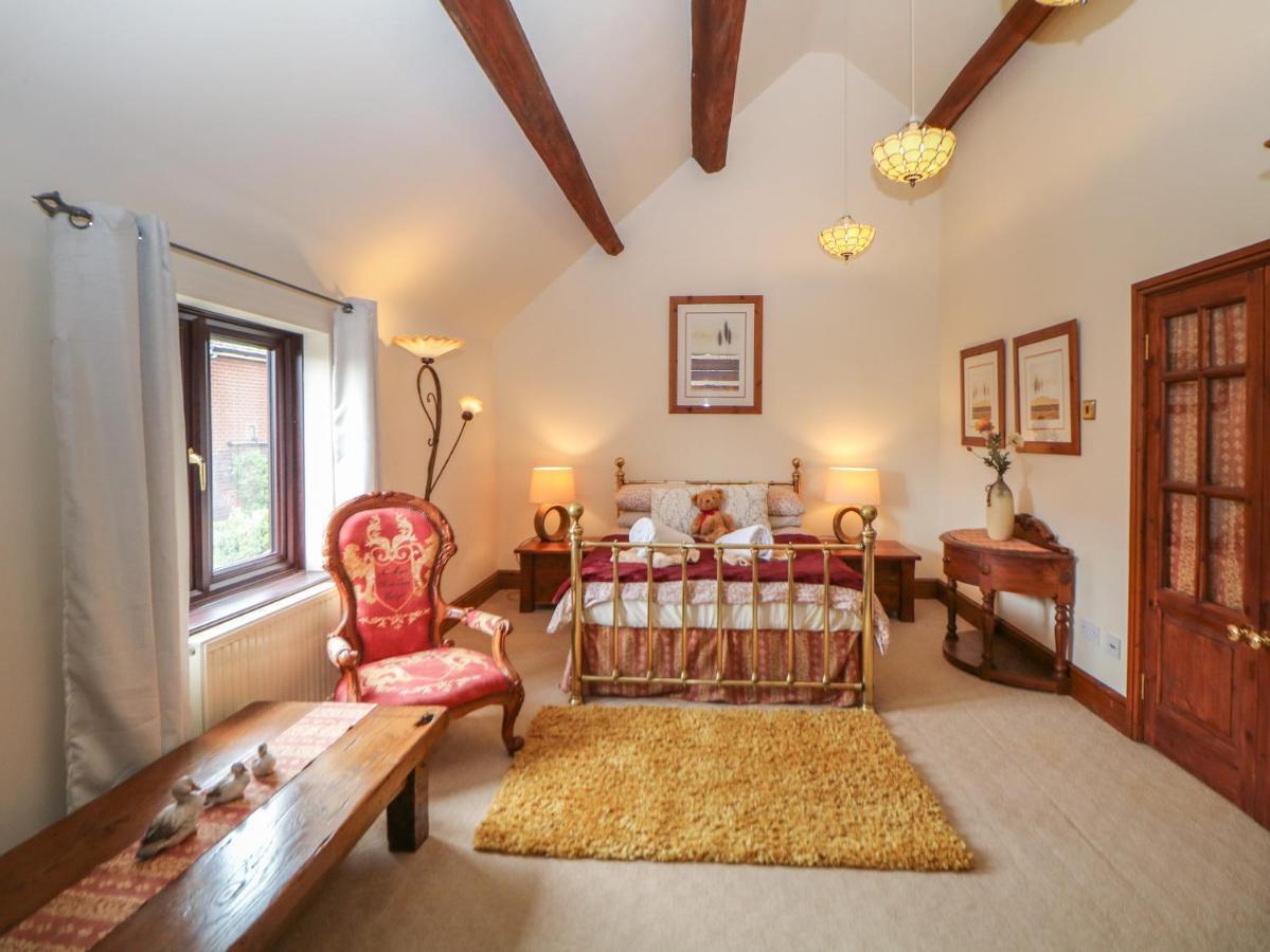 The Haybarn Villa Lichfield Exterior photo