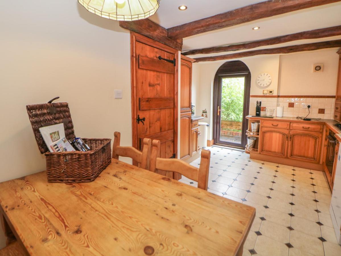 The Haybarn Villa Lichfield Exterior photo